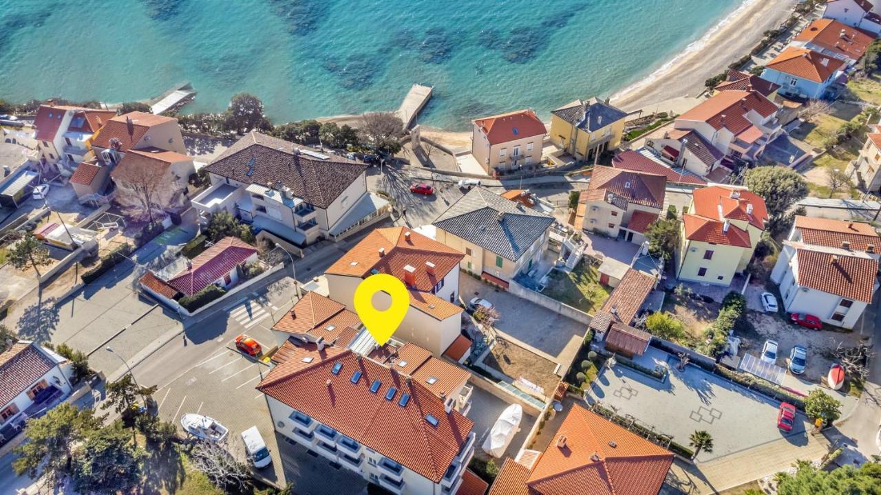 Apartments Happy Stay Center Baska Exterior photo